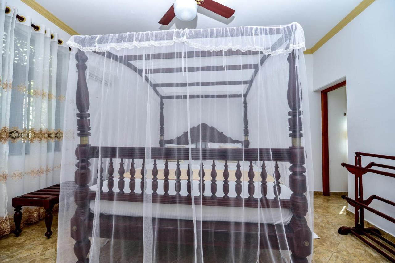 Simon'S Lodge Hikkaduwa Exterior photo